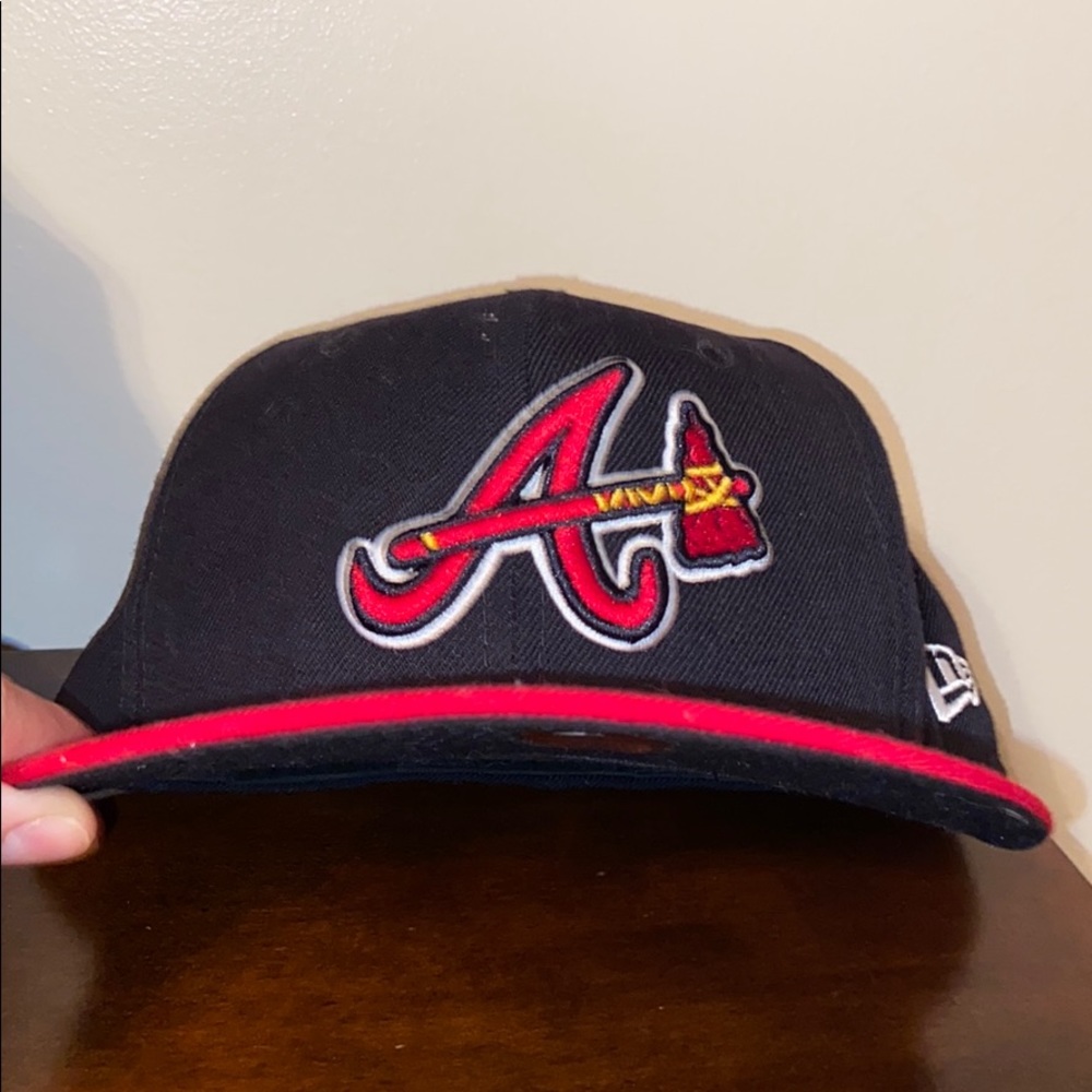 Atlanta Braves tomahawk chop embroidered hat.